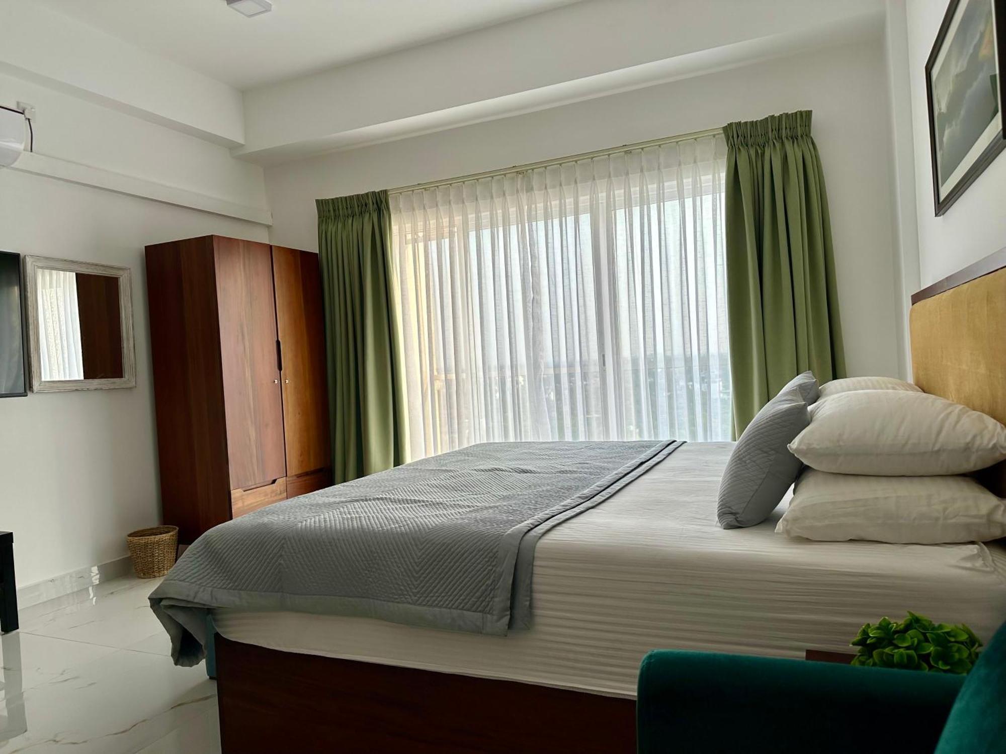 Ocean Breeze Hotel Residencies Britlanka Apartments Negombo Extérieur photo