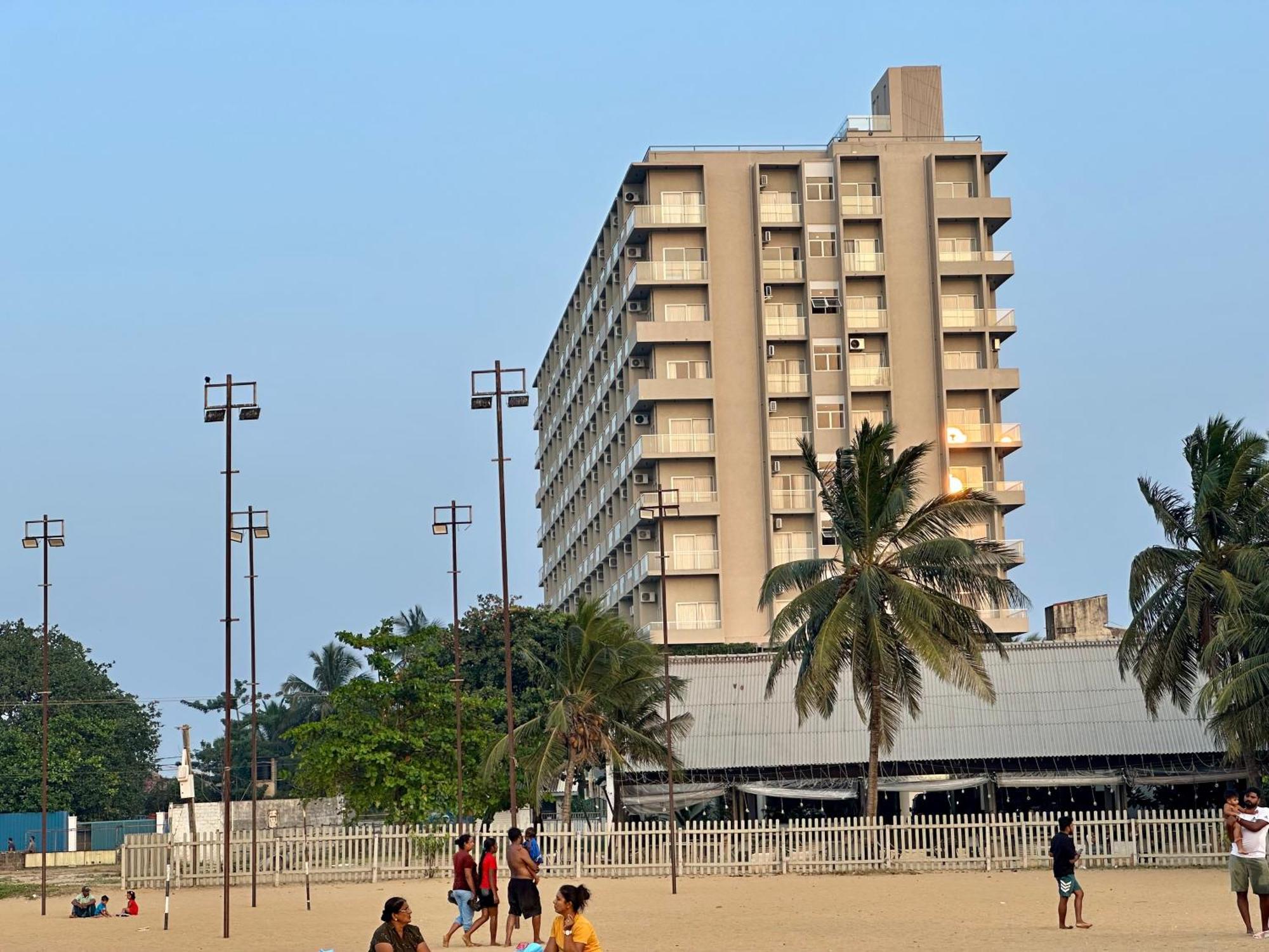 Ocean Breeze Hotel Residencies Britlanka Apartments Negombo Extérieur photo