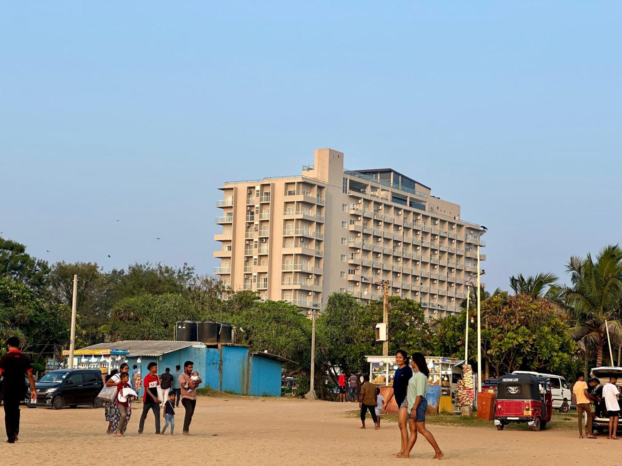 Ocean Breeze Hotel Residencies Britlanka Apartments Negombo Extérieur photo